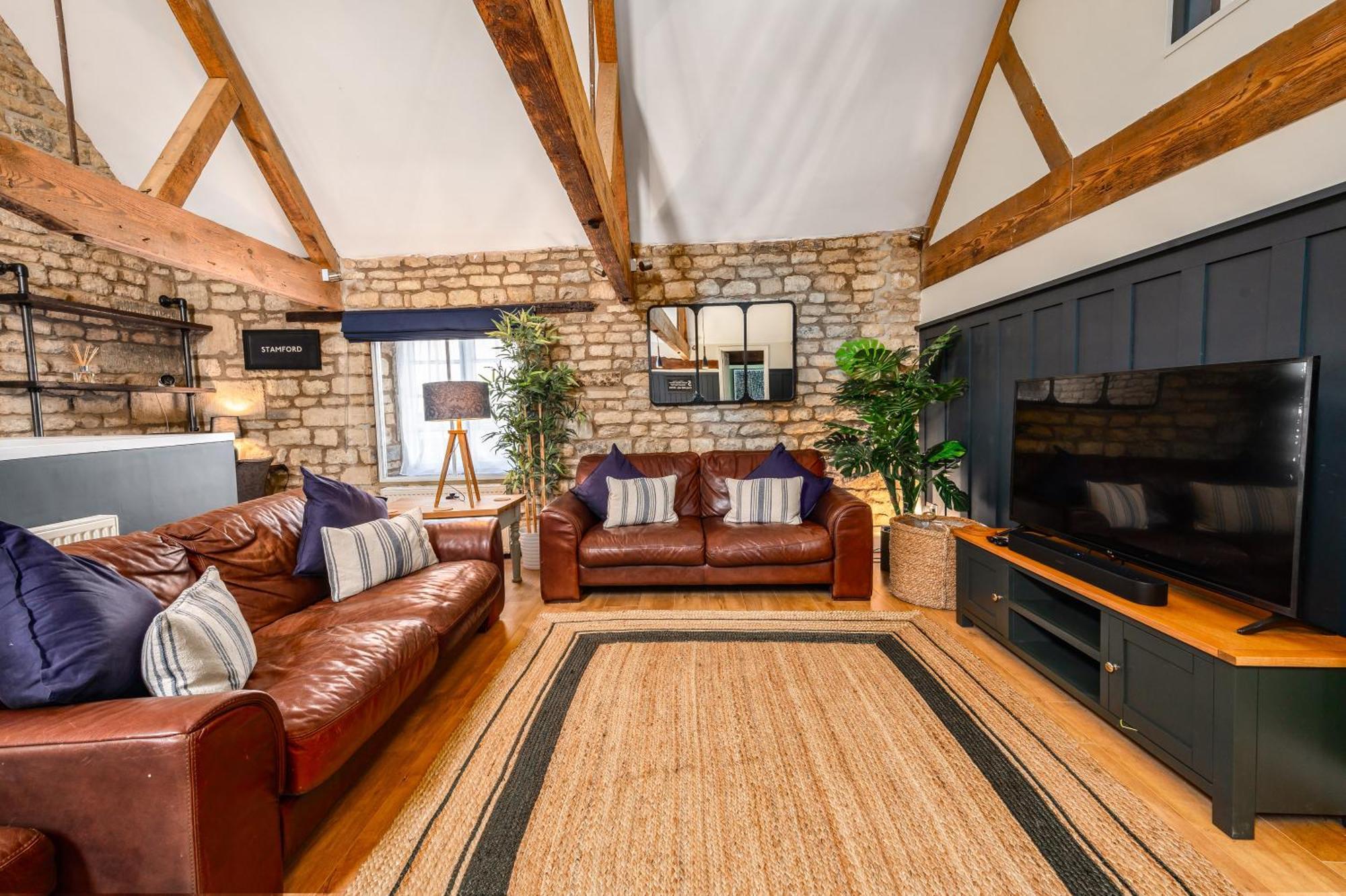 Stylish Central 6 Bedroom Converted Granary Стамфорд Экстерьер фото